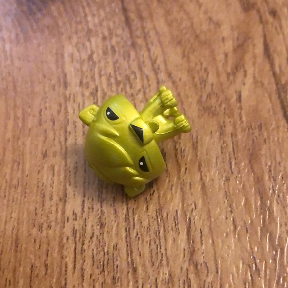 Ultra Rare Animal Jam Gold Figure - Picture 2 of 3